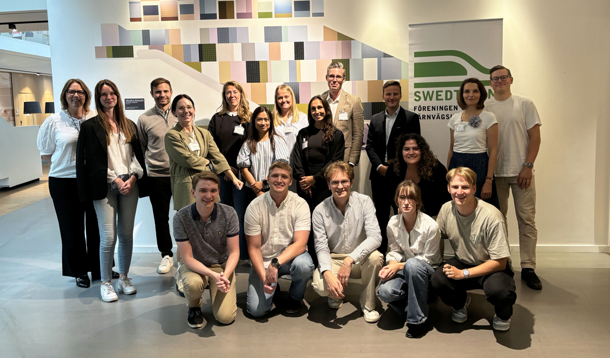 Bild föreställande interns och arrangörer av 2024 års Swedtrain Internship Program.